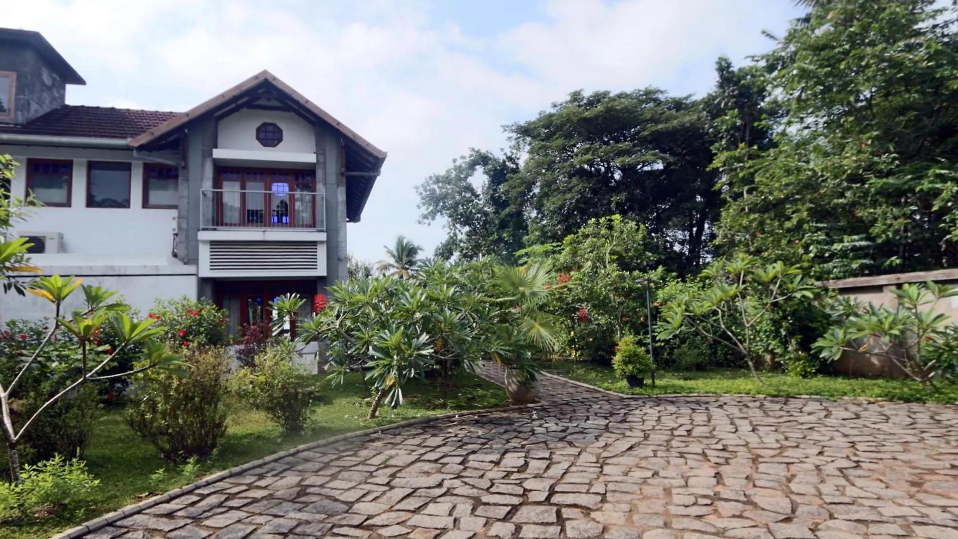 Hibiscus Earth - A Cgh Earth Saha Experience Villa Alappuzha